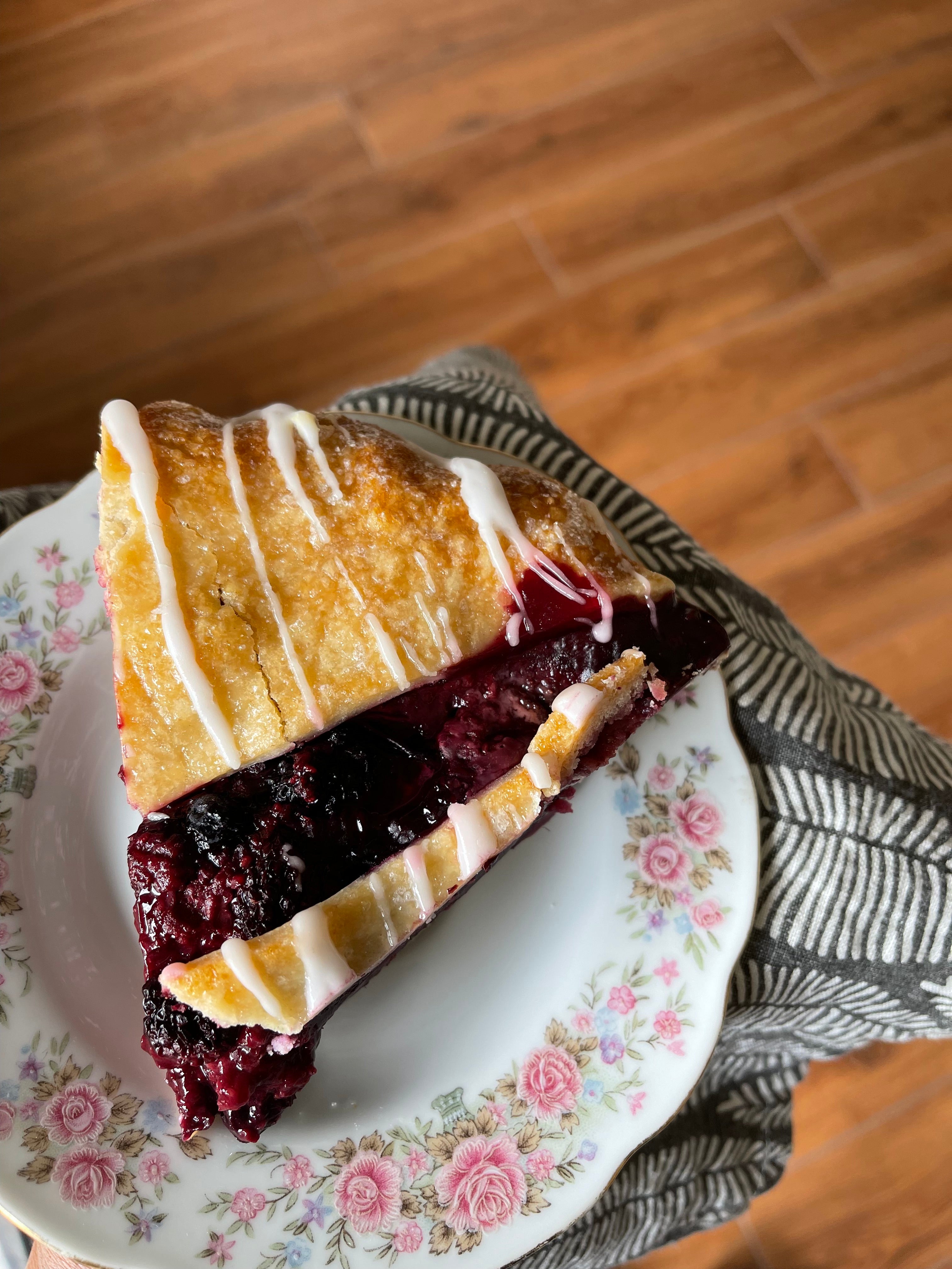 Three Sisters (mixed berry pie)